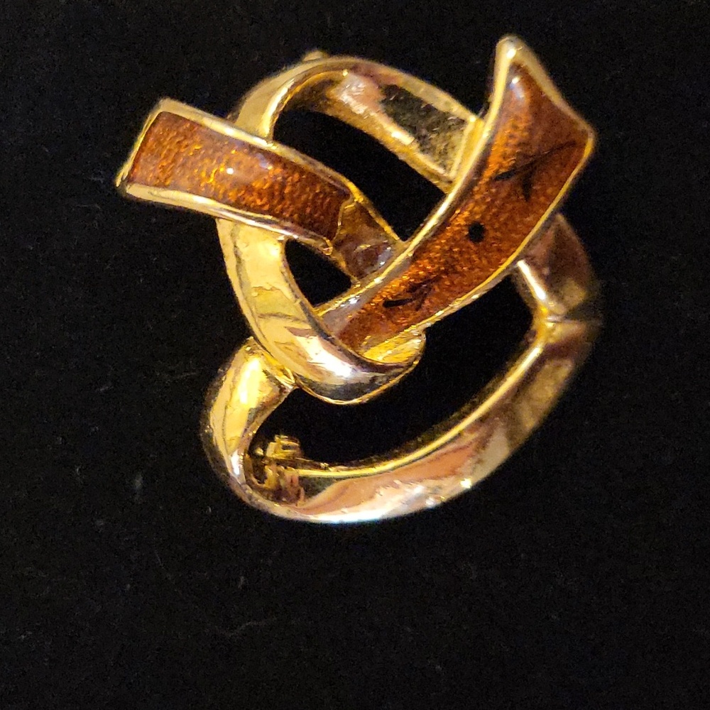 Cute heart brooch